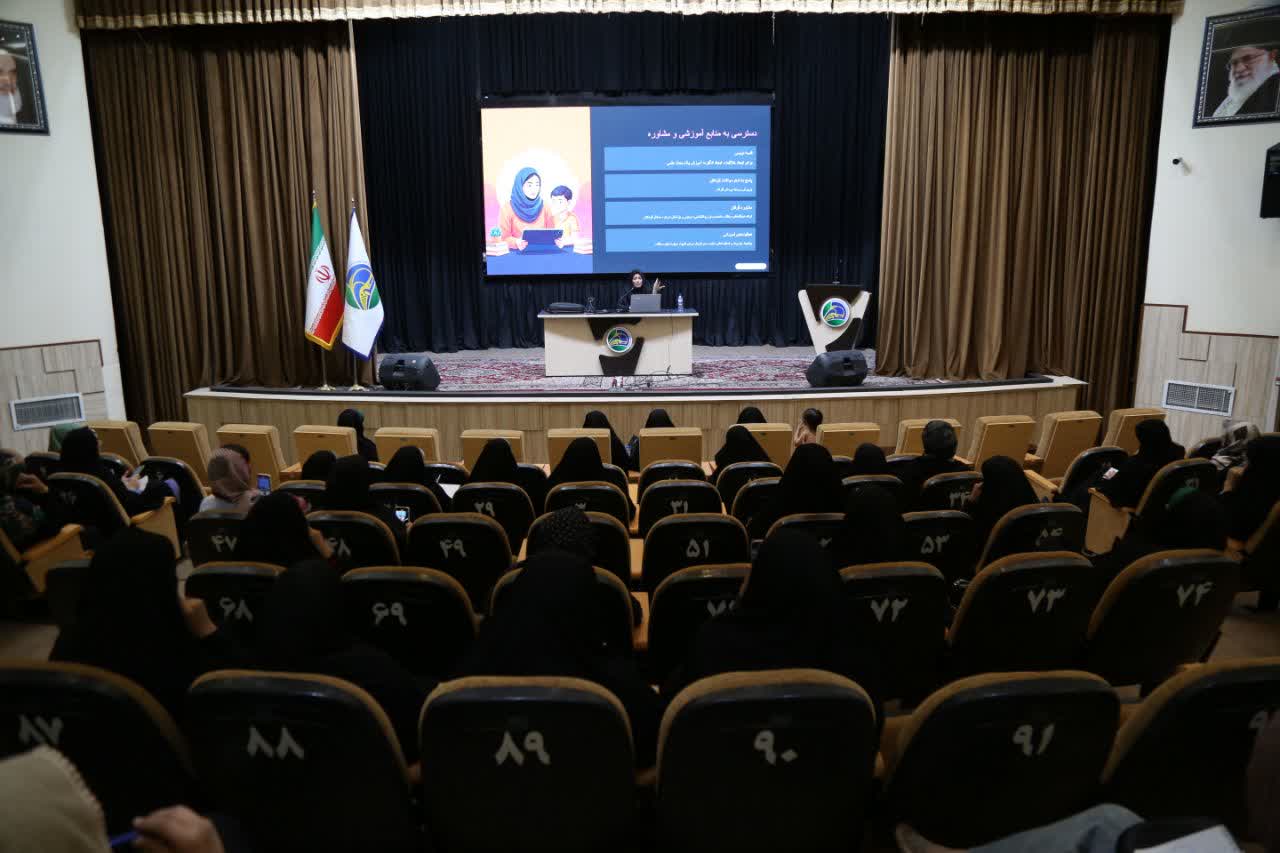 کارگاه «مادران هوشمند» در یزد؛ راهی برای توانمندسازی مادران با هوش مصنوعی
