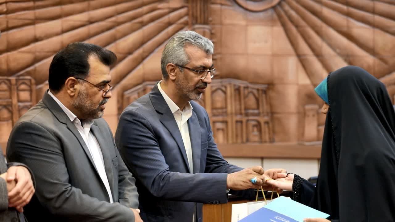 تجلیل از صاحب‌خانه‌های ایرانی حامی جوانی جمعیت در یزد