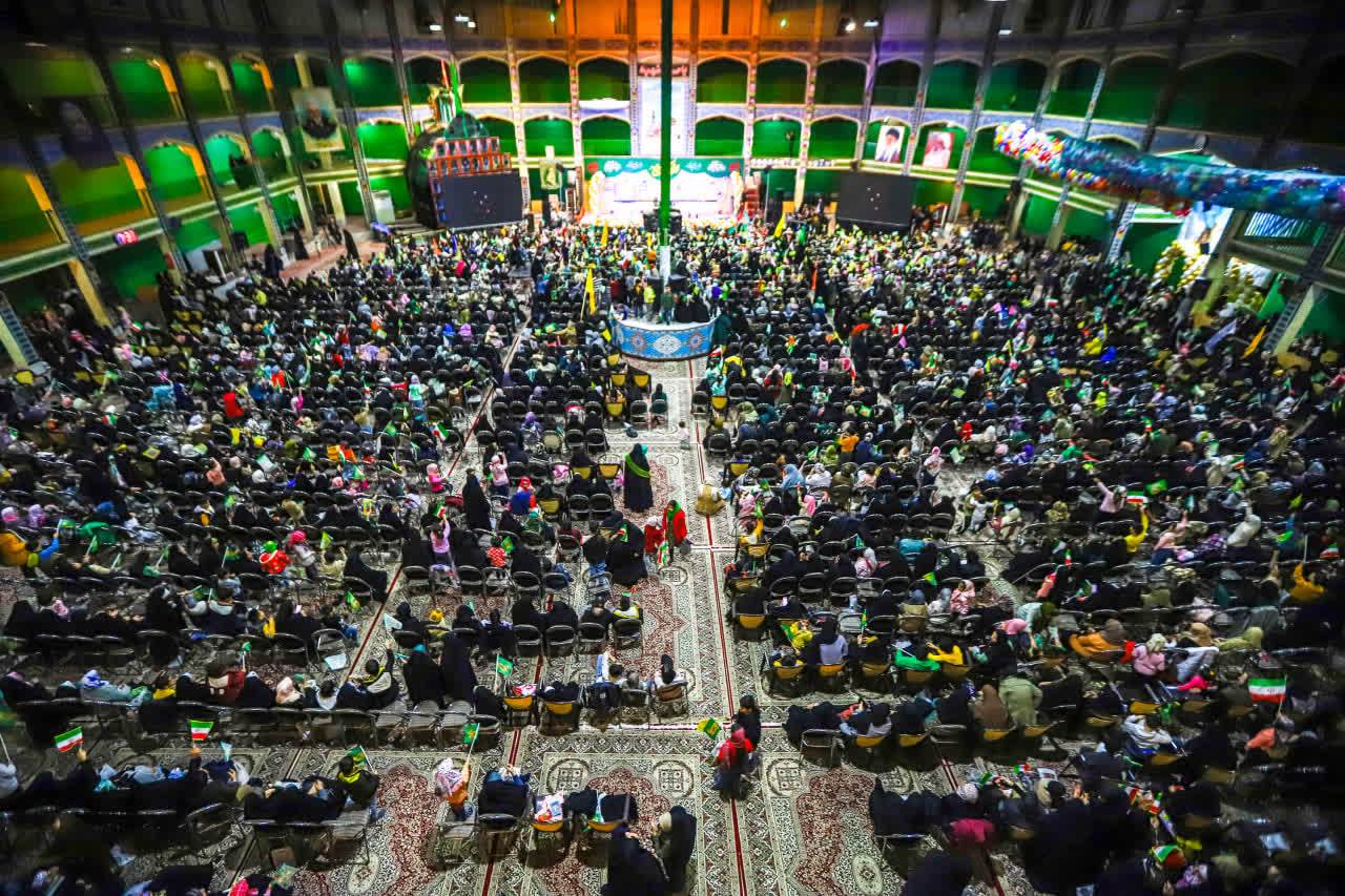 گردهمایی ۲۵۰۰ نفره مادران و فرزندان در اجتماع عظیم سربازان کوچک و مادران تمدن ساز در یزد