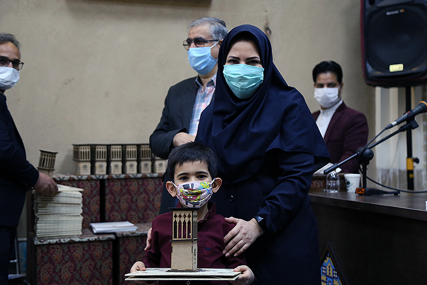 کتابداران، کتابخوانان و فعالان برگزیده عرصه کتابخوانی استان یزد تجلیل شدند