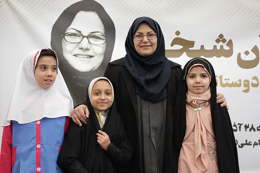 گپ و گفت صمیمانه اعضای کودک کتابخانه امام علی(ع) یزد با «مژگان شیخی»