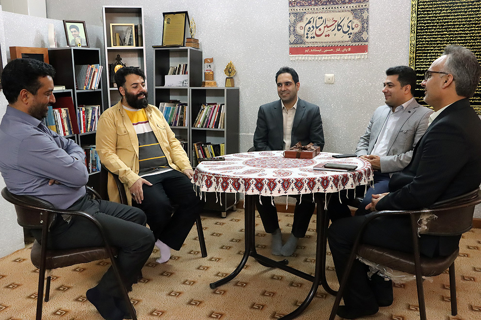 دیدار مدیرکل کتابخانه‌های عمومی یزد با نویسنده برجسته استان و کشور