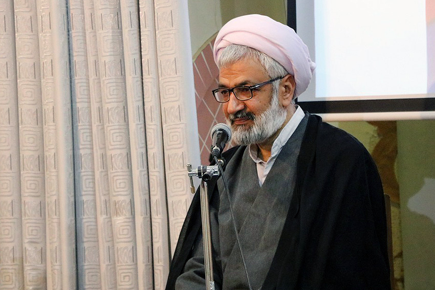 هفتمین دوره شب شعر «رد پای بهار» در اردکان برگزار شد