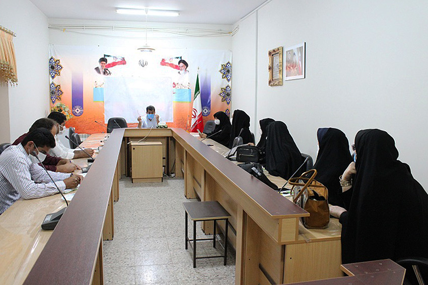 نخستین نشست هم‌اندیشی مسئولان کتابخانه‌های عمومی مهریز برگزار شد 