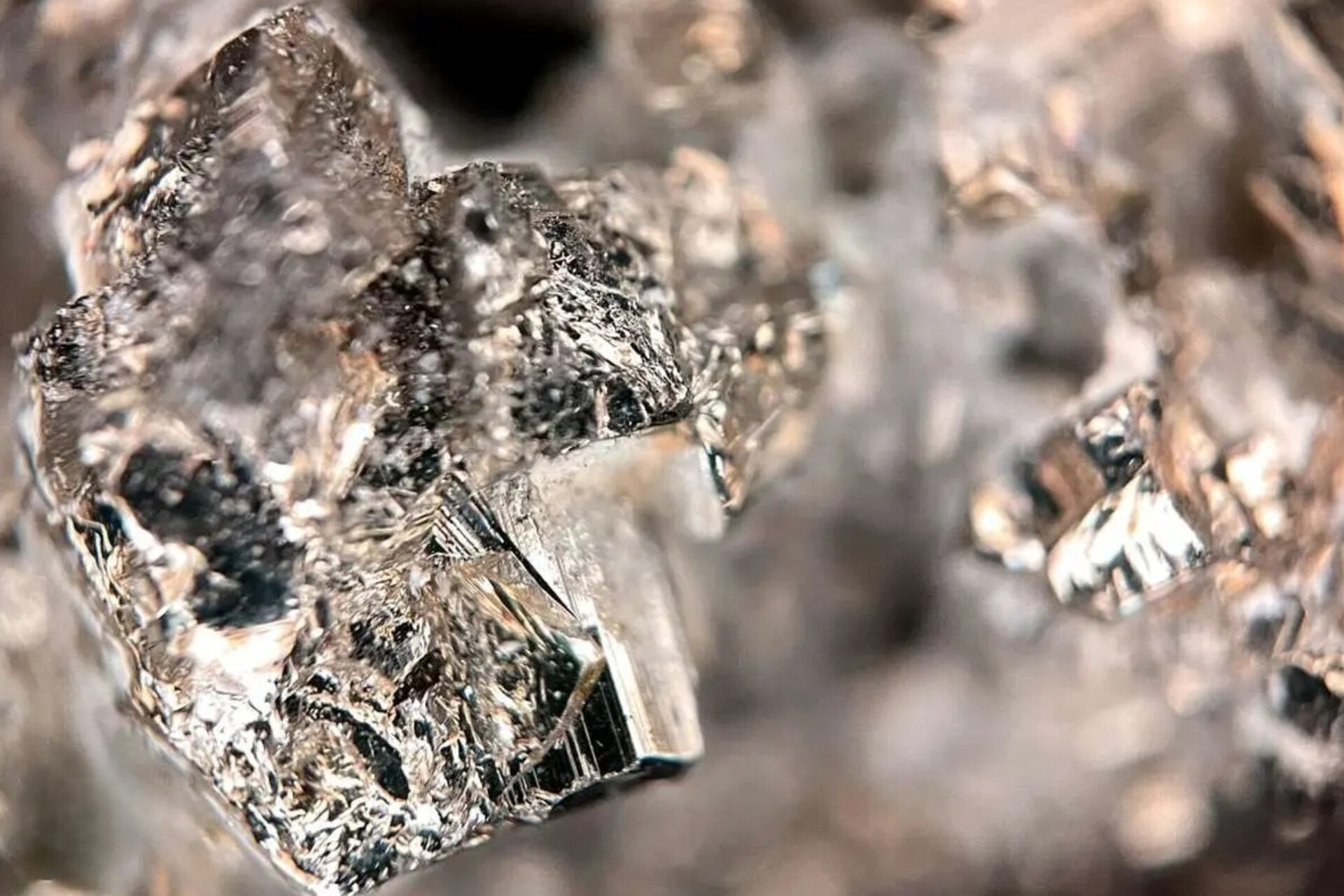 بازیافت فلزات گرانبها بدون مصرف انرژی یا مواد شیمیایی سمی