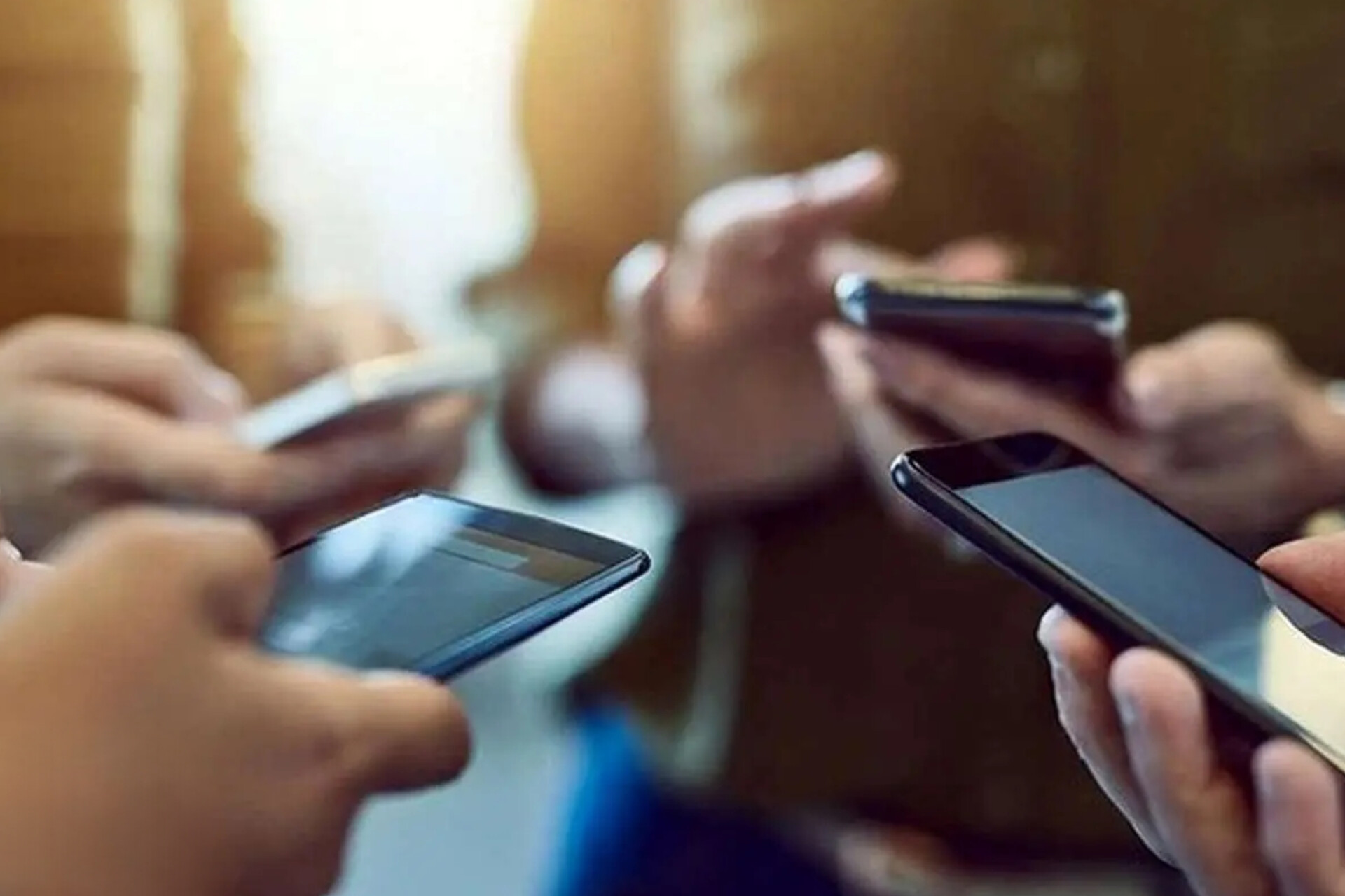 چرا تلفن همراه در سرما ناگهان خاموش می‌شود؟