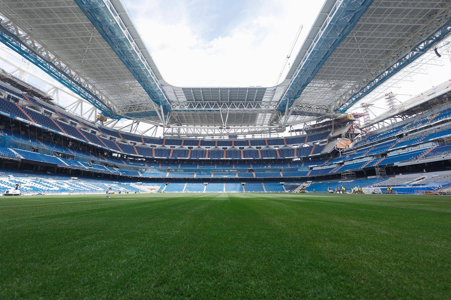 فیلم| تکنولوژی خیره کننده جابجایی چمن ورزشگاه رئال مادرید!