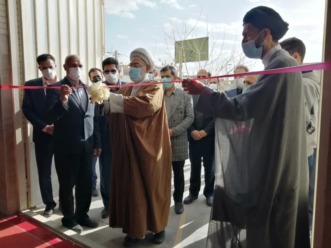آیین افتتاح و بهره برداری از سالن ورزشی مرحوم بهجت منش در اردکان برگزار شد.
