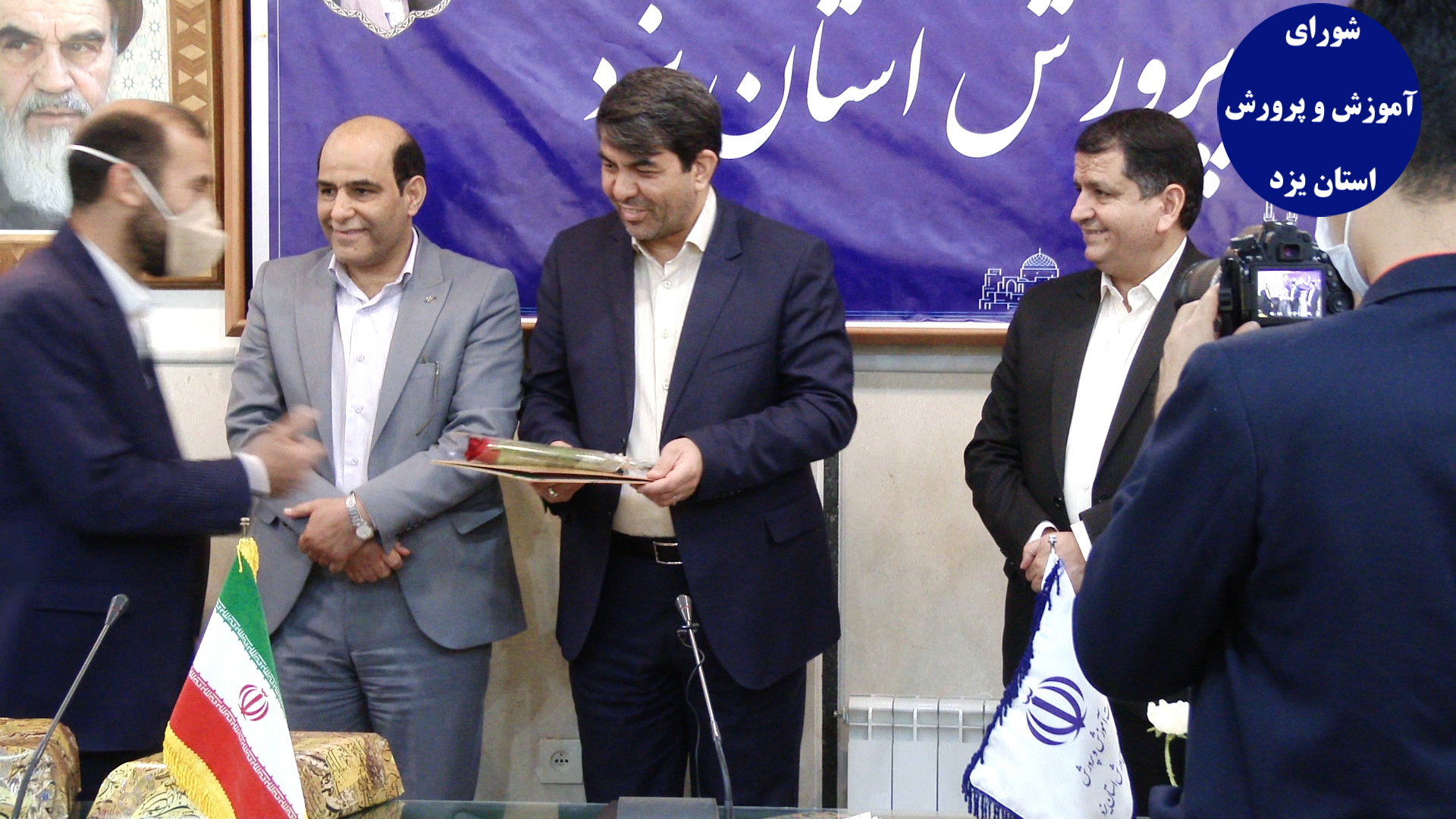 فیلم:تقدیر از معلمین و پیشکسوتان فرهنگی در شورای آموزش و پرورش با حضور استاندار