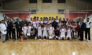 تیم آزادگان نعیم آباد قهرمان مسابقات والیبال باشگاههای شهرستان یزد جام فجر