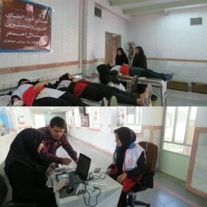 اهدای خون اعضا کانون دانشجویی و کارکنان پردیس خواهران دانشگاه فرهنگیان یزد +تصاویر