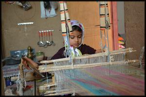 هنر کاربافی، هنری که خردسالان اردکانی را درگیر خود کرده است