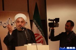 بازنشر :گزارش تصویری :سفر دکتر حسن روحانی به یزد (3و4)- روحاني در جمع دانشجويان دانشگاه آزاد یزد 