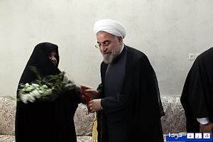 بازنشر:گزارش تصویری :سفر دکتر حسن روحانی به یزد (13)-دیدار با خانواده شهیدان حاجی صفری