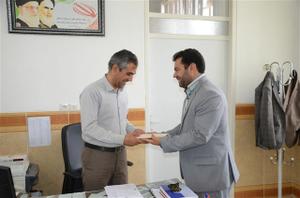 بخشدار مرکزی میبد از کارکنان بنیاد مسکن انقلاب اسلامی شهرستان تجلیل کرد