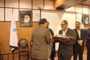 تصاوير تجلیل از کارمندان و استادان ایثارگر دانشگاه آزاد اسلامی یزد با حضور دکتر طباطبایی