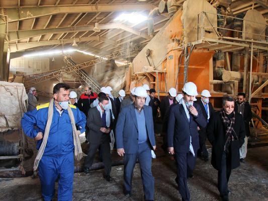 بازدید معاون استاندار و فرماندار ویژه شهرستان طبس به همراه جمعی از مسئولین از کارخانه ماسه ریختگری چیروک