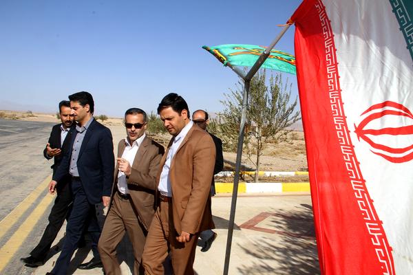 استقبال معاون استاندار و فرماندارویژه شهرستان درفرودگاه از جهان بخشی و سعیدی معاونین مدیرکل ستاد بحران وزارت نیرو و وزارت کشور