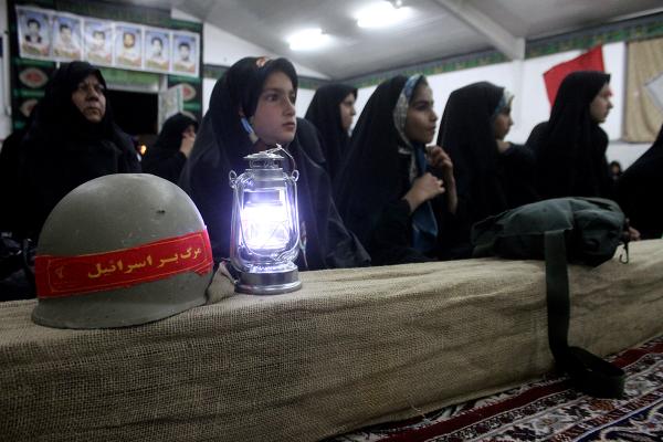 یادواره شهدای جامعه پزشکی با آغازبکاراردوی جهادی تیم دندانپزشکی وحضورمسئولین برگزارشد