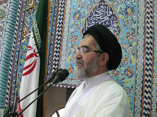  امام جمعه ابرکوه: ملت، خدمتگزاران کشور را در دشواری ها تنها نخواهند گذاشت