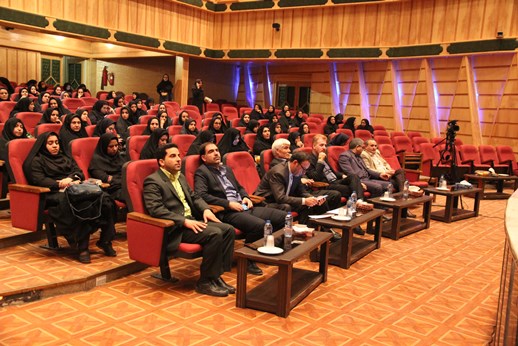 تجلیل از 300 بانوی شاغل در صنعت آب و برق استان یزد