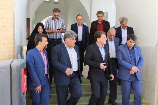 بازدید معاونین استاندار از دبیرستان ماندگار ایرانشهر یزد 