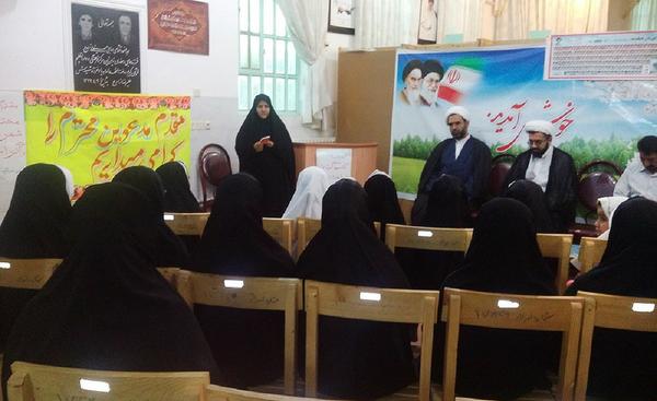 امام جمعه مهریز از کتابخانه عمومی روضه الشهداء دیدن کرد