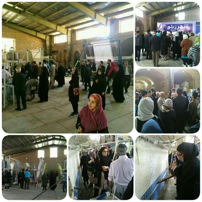 بازدید جمعی ازهنرمندان و صنعتگران صنایع دستی کشور و همچنین غرفه داران یازدهمین نمایشگاه سراسری صنایع دستی یزد از کارگاه های زیلو بافی و آثار تاریخی شهرستان میبد