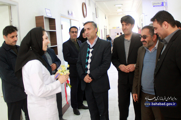 تجلیل فرماندار بهاباد و شورای اسلامی شهر بهاباد از پرستاران بیمارستان حکیم بهابادی