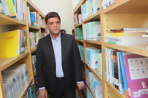 حضور فرماندار خاتم در برنامه کتابخانه‌گردی