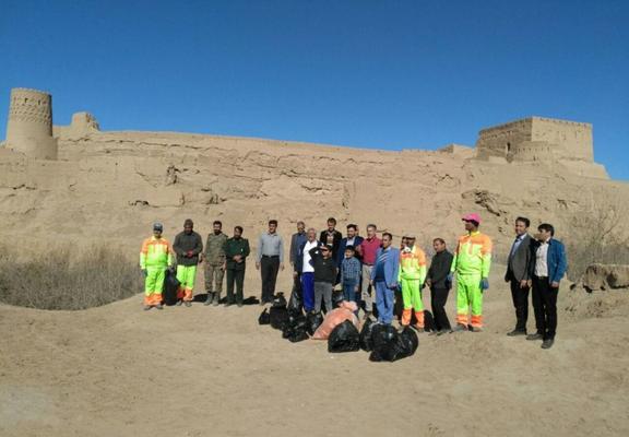 برگزاری آئین پاکسازی بناهای تاریخی میبد با حضور معاون صنایع دستی یزد 