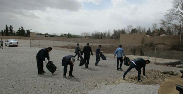 برای استقبال از مهمانان نوروزی، محوطه های باغ جهانی پهلوانپور و بناهای ها تاریخی شهرستان مهریز نظافت و پاکسازی شد