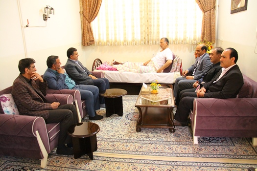  عیادت مدیرکل آموزش و پرورش استان از پیشکسوت فرهنگی