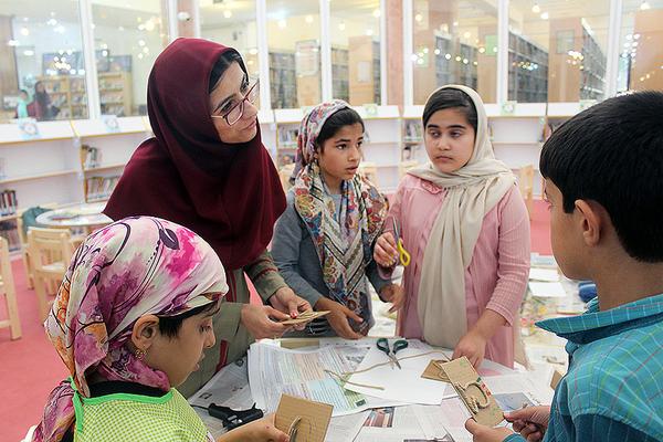 کارگاه آموزشی چاپ دستی «به وقت رنگ» در کتابخانه امام علی(ع) یزد برگزار شد