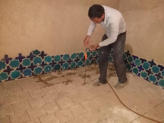 کنترل موریانه در بقعه سیدون علی نقیا شهرستان ابرکوه