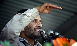  احمدي‌نژاد در جمع مردم ساري: كشور در خطر نيست بلكه منافع عده‌اي در خطر است‌ 