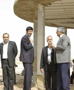 گزارش وگزارش تصویری :معاون برنامه‌ريزي استاندار يزدبا اعلام كمك 600 ميليون توماني ‌دولت به نمايشگاه بين‌المللي يزد :پيشرفت فيزيكي نمايشگاه هم‌اكنون مديون كمك‌هاي دولتي و به ويژه حمايت‌ها و پيگيري‌هاي رئيس سازمان بازرگاني استان يزد است