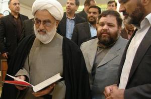 همزمان با آغاز هفته کتاب و کتابخوانی؛ جشن بزرگ اهدای کتاب در یزد انجام شد