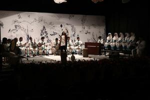 پیشکش اثر"موسی و شبان" به شش فرهیخته فرهنگی استان یزد+تصاویر