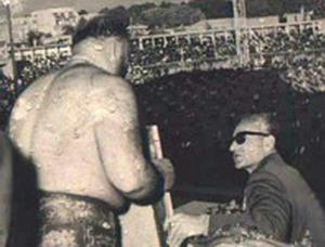 شعبون بی مخ در کنار محمد رضا شاه / عکس