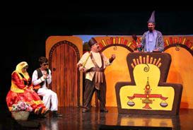 چهار صندوق شادی دریزد به روی صحنه می رود