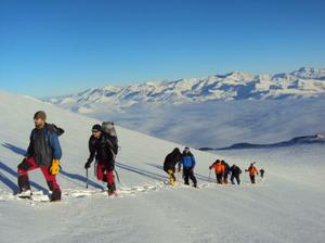 مروری بر تست تیم هیمالیانوردی استان یزد جهت اخذ مجوز برای صعود به قله موستاق آتا