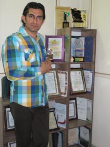 علیرضایی با مترسک کارگردان برگزیده مدرسه عشق شد