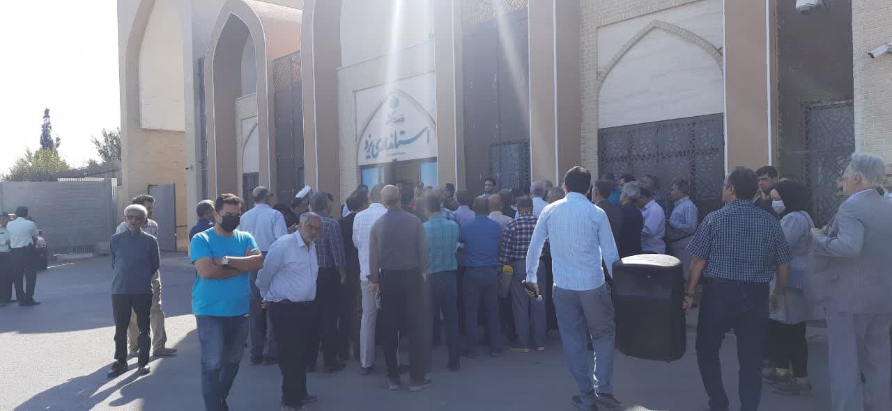 تجمع ایثارگران استان یزد در ارتباط با زمین های واگذار شده به آنها در شهرک آیت الله حائری میبد