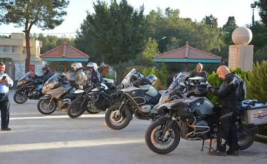 تور رالی موتور سواری پاریس به یزد رسید 