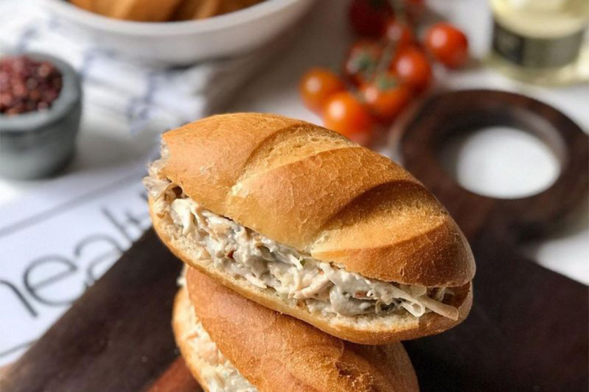 این ساندویچ مرغ خوشمزه و فوری را از دست ندهید این ساندویچ مرغ خوشمزه و فوری را از دست ندهید