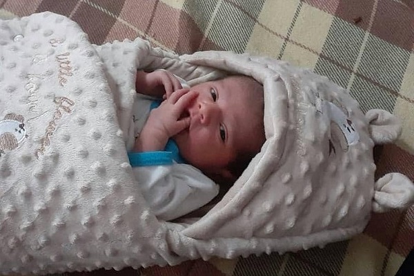 نوزاد هفت روزه اشکذری در استان یزد حامی ایتام شد