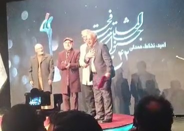 فیلم| کسب رتبه سوم نمایشنامه نویسی در چهل و دومین جشنواره بین‌المللی تئاتر فجر توسط محمدرضا امیر خانی هنرمند پیشکسوت یزدی برای نگارش نمایشنامه «ممد شاه»