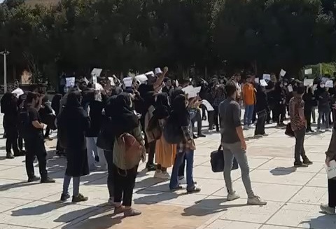 تجمع اعتراضی دانشجویان دانشگاه یزد در پی فوت مهسا امینی
